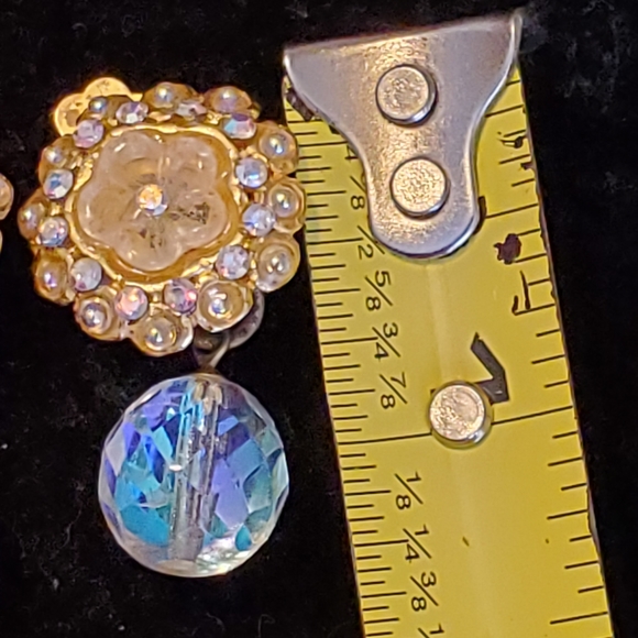 Vintage goldtone clip-on earrings flower center with ab stones and ab beads - Picture 9 of 11